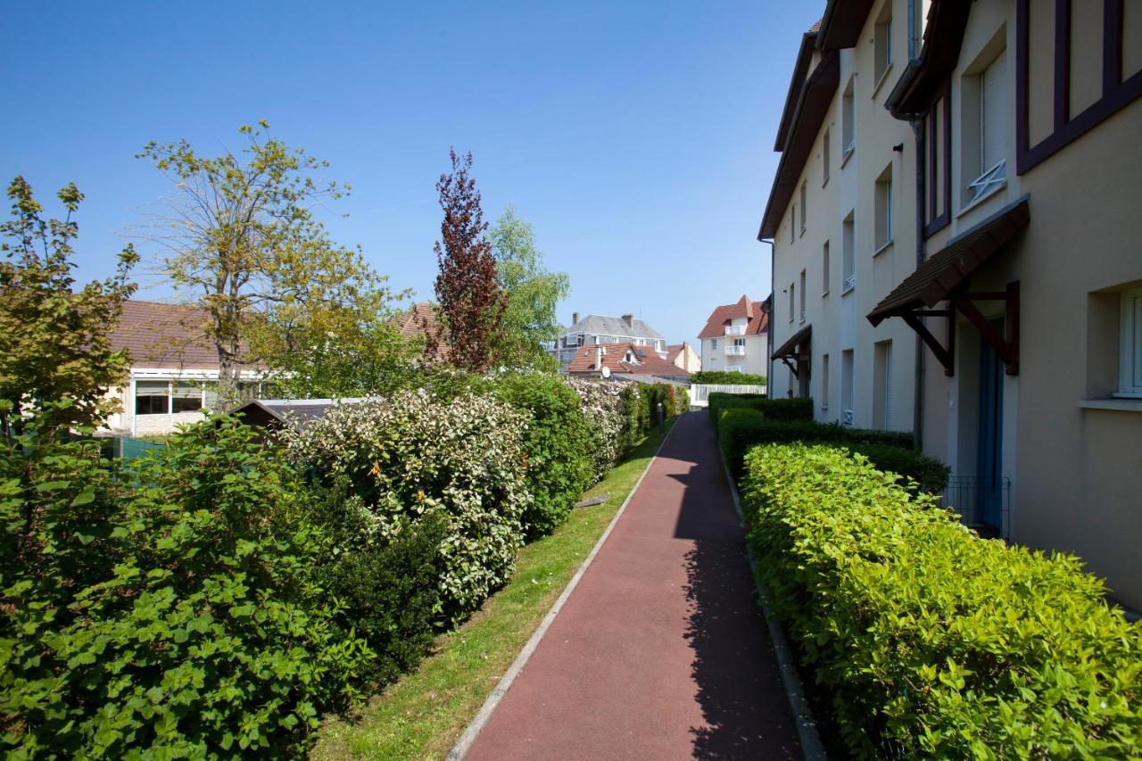 Appart Residence Proche Plage Avec Piscine Et Parking Couvert Prive Merville-Franceville-Plage Exterior photo