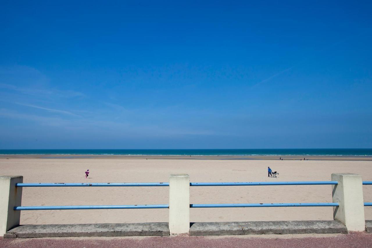 Appart Residence Proche Plage Avec Piscine Et Parking Couvert Prive Merville-Franceville-Plage Exterior photo
